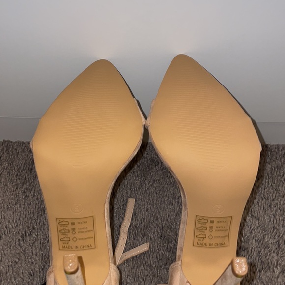 Heels - Picture 4 of 4